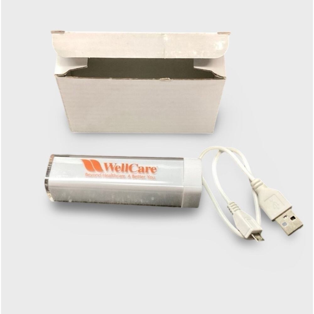 Leed's White Amp 2,200 mAh Power Bank